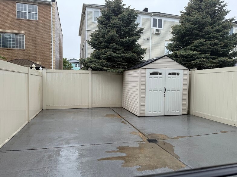 Building Photo - 173 Beach 96th St