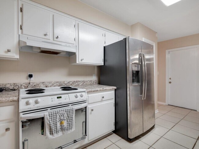 Building Photo - 4321 Snoopy Ln
