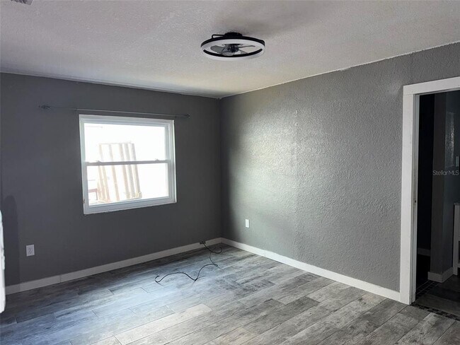 Building Photo - 1310 Cinnamon Way W