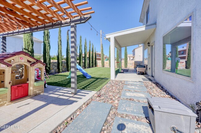 Building Photo - 2163 Enchanted Brk Dr