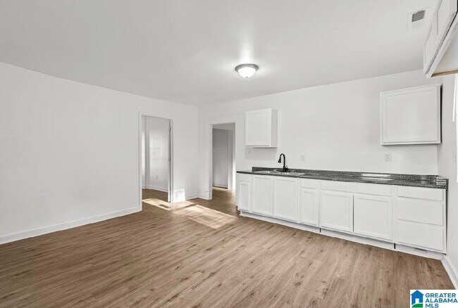 Building Photo - 1310 Steiner Ave SW