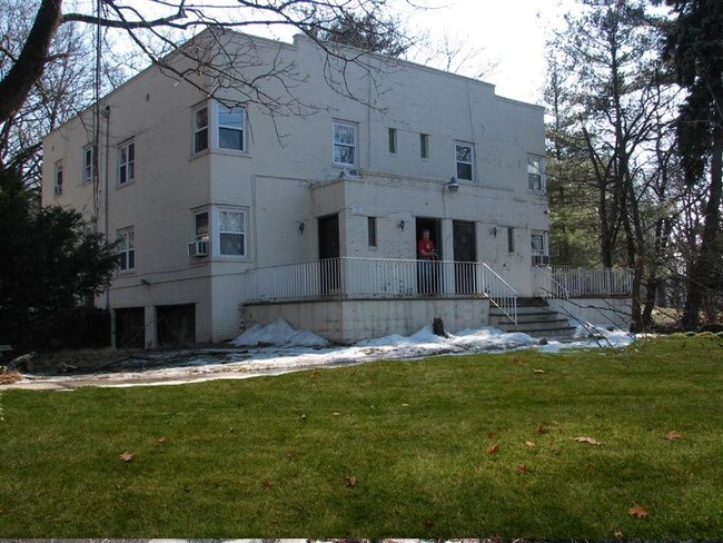 Building Photo - Grand Avenue Apartments