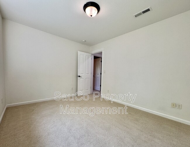 Building Photo - 7182 NE Rockridge Pl