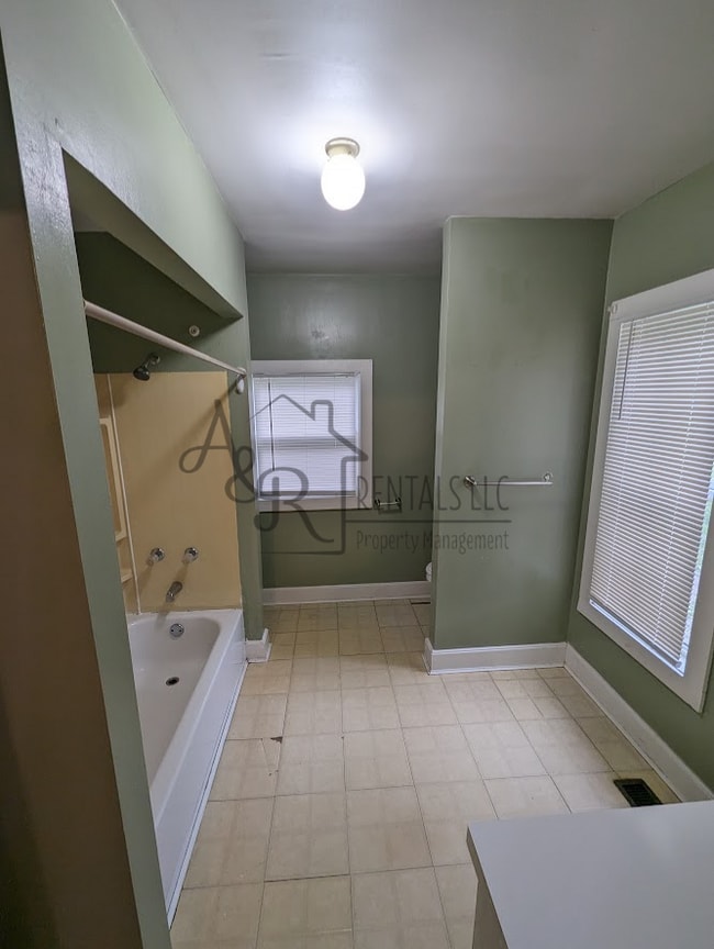 Building Photo - 438 E 23rd St