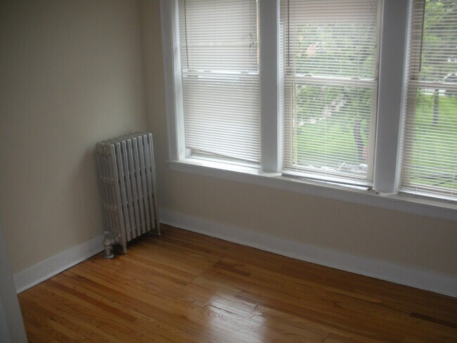 Building Photo - 1729 W 91st St