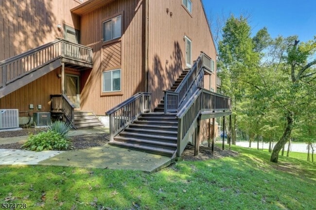 Building Photo - 1 Arnold Palmers Ct