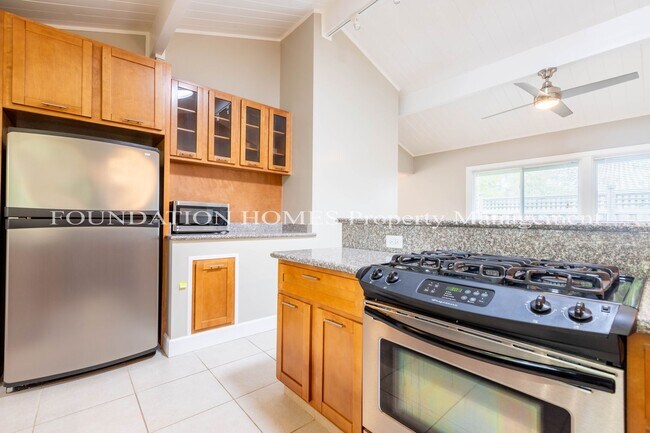 Building Photo - Immaculate 3BR Home! Enjoy A/C and Your Own Private Yard! FOUNDATION