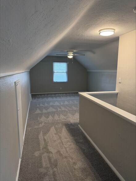 Building Photo - 916 Clearview Ave
