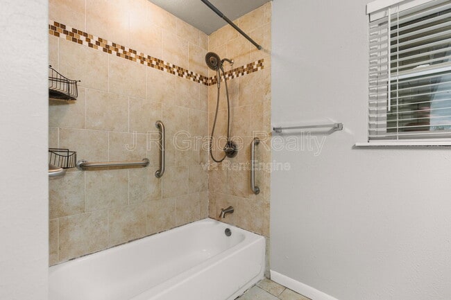 Building Photo - 8806 Fox Hollow Dr