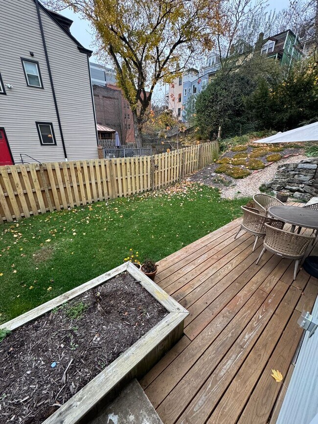 Building Photo - Beautifully Renovated 3BR Row Home in Deutschtown – Spacious, Modern & Incredible Location