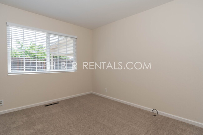Building Photo - Charming Three Bedroom Single Story Liverm...