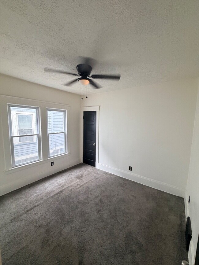 Building Photo - Fully Renovated 2-Bed Duplex | Modern Finishes
