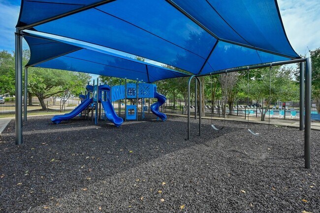 Building Photo - 920 Coronation Way