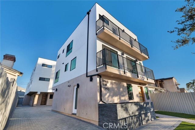 Building Photo - 1734 Carmona Ave