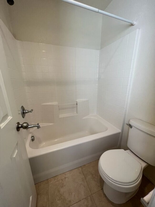 Building Photo - 5 Bedroom Located in 89139!