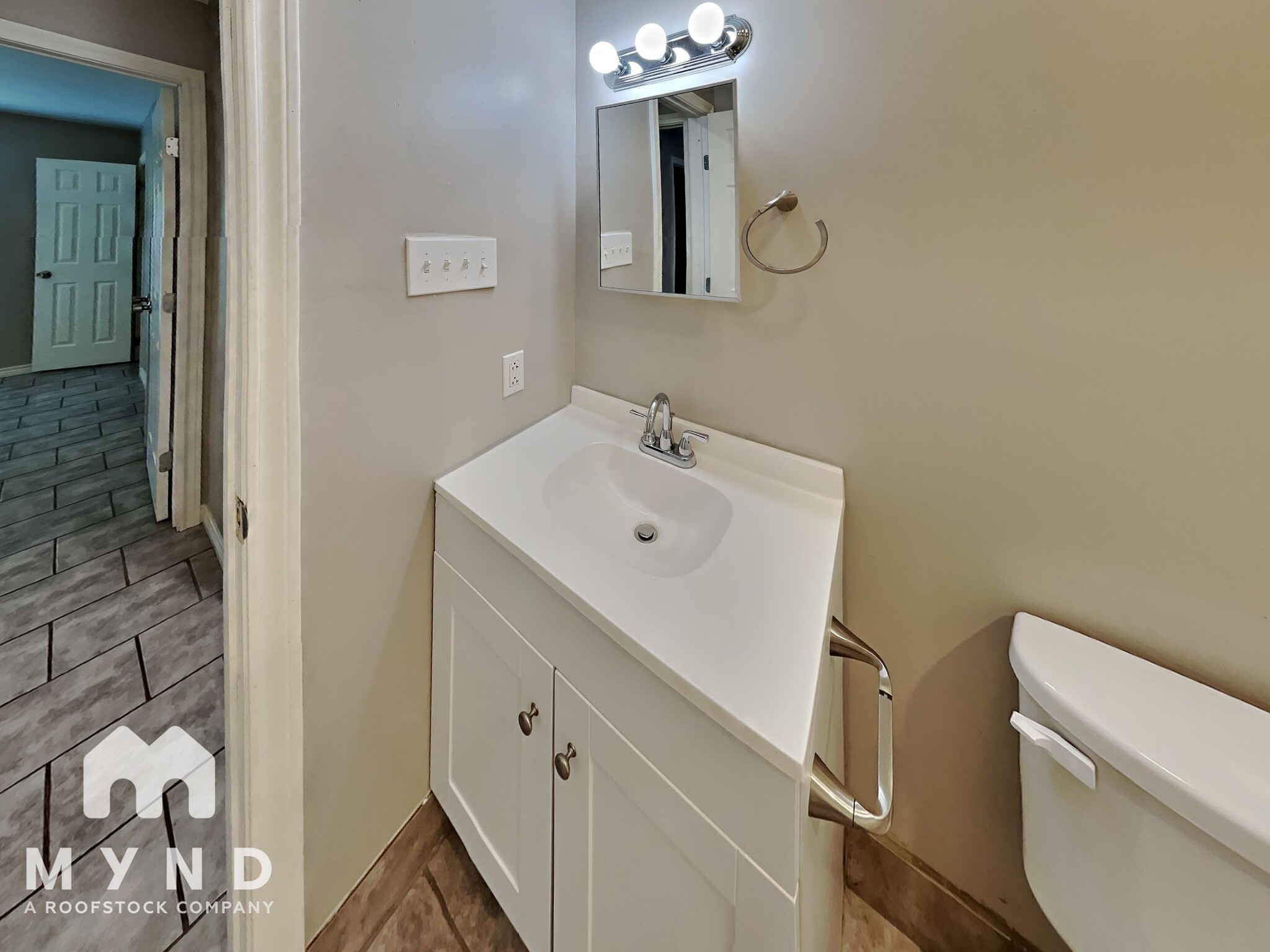 Building Photo - 1701 Cardinal Dr