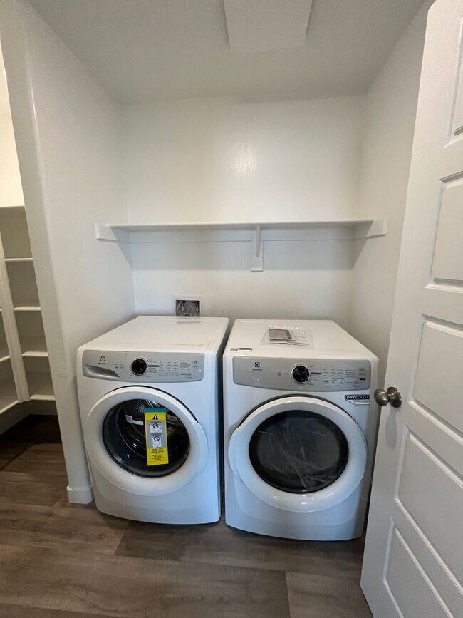 Building Photo - Newly Built Home located SE Visalia!  Coming Soon!