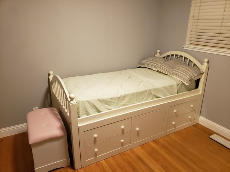 Building Photo - 36 Barrie Dr