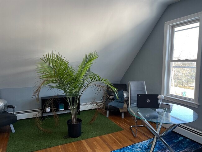 Building Photo - 7 Beacon St