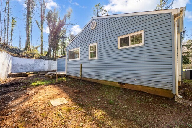 Building Photo - Knoxville 37920 - 3 bedroom 2 bath - call Tiana Winter 865-297-2451