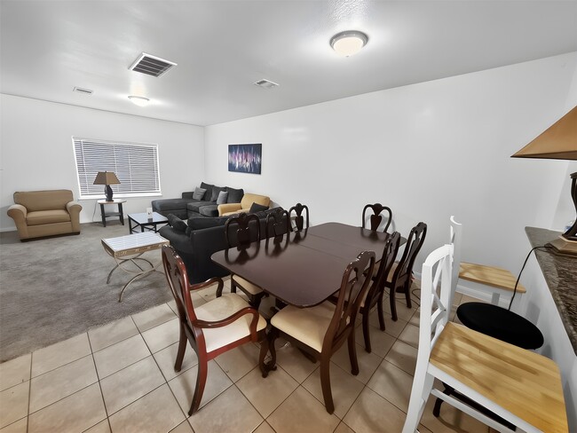 Building Photo - 5127 Oak Briar Ln