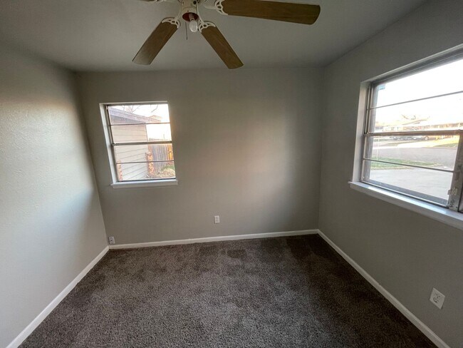 Building Photo - 3 bedroom, 3 bath