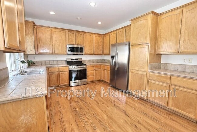 Building Photo - 3232 Balada Way