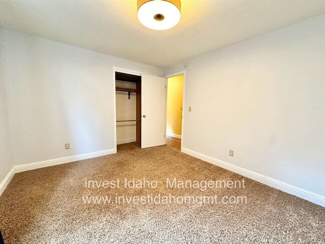 Building Photo - Enjoy the foothill views from your backyard!