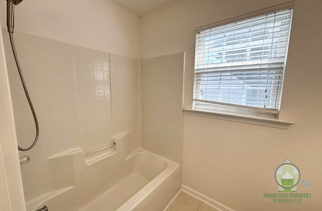 Building Photo - 106 Thurber Way