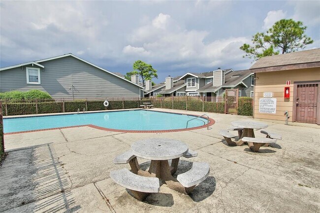 Building Photo - 12251 Copper Tree Pvt Ln