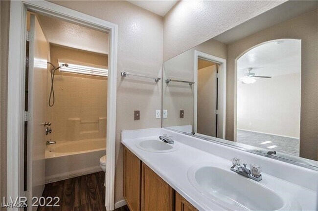 Building Photo - 3305 Cheyenne Gardens Way