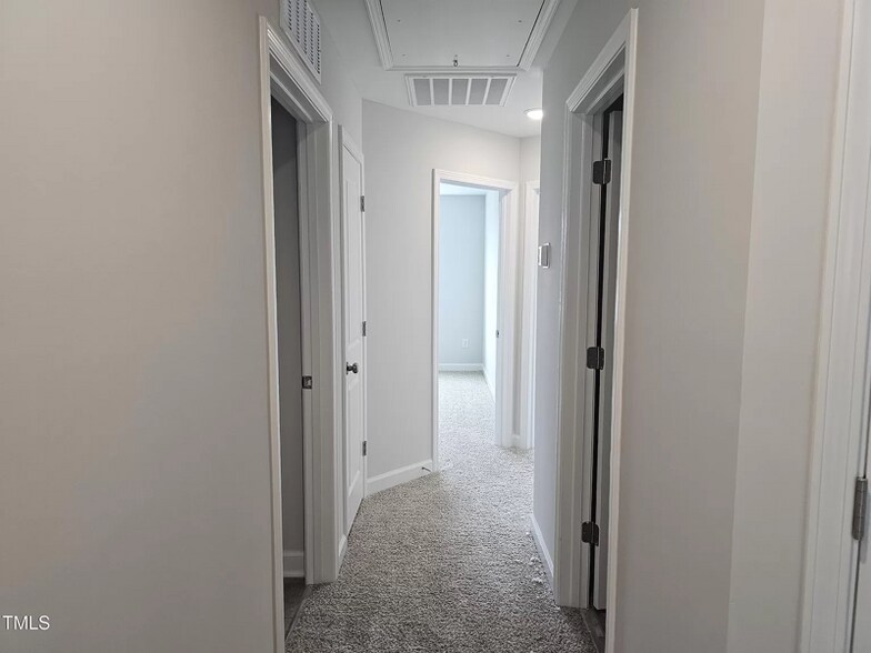 Building Photo - 67 Village Edge Dr