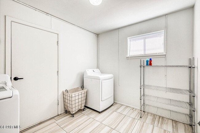 Building Photo - 524 Balboa Rd