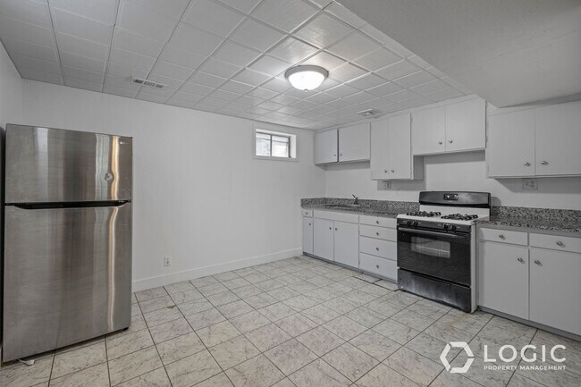 Building Photo - 615 15th St