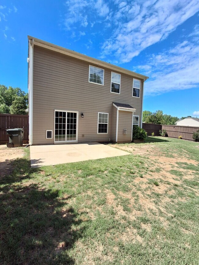 Building Photo - Beautiful 3-Bedroom Home with Bonus Room i...