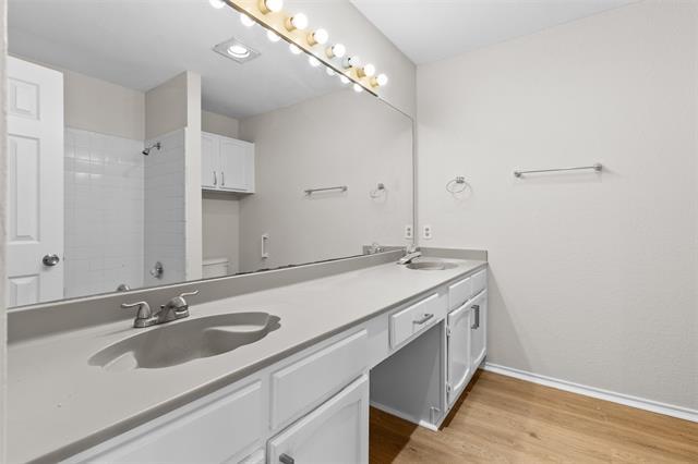 Building Photo - 6812 S Creek Dr