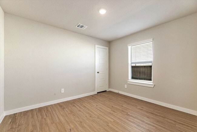 Building Photo - BRAND NEW - NEVER LIVED IN 3 bedroom, 2  bath house in Moran Ranch