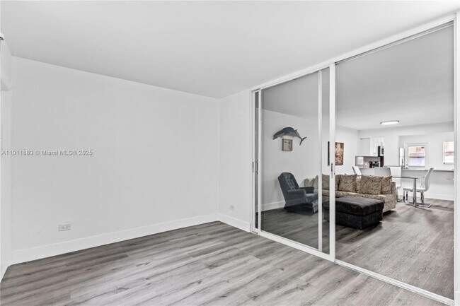 Building Photo - 445 NE 195th St