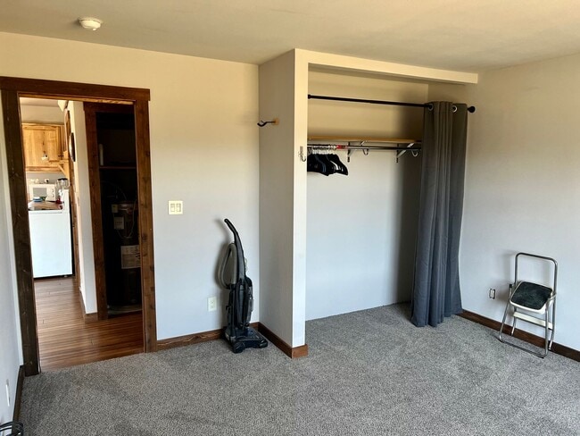 Building Photo - 1 bedroom with office in Black Forest