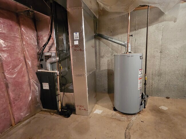 Building Photo - 208 Castlewood Dr