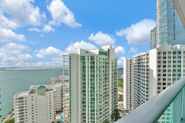 Building Photo - 1300 Brickell Bay Dr