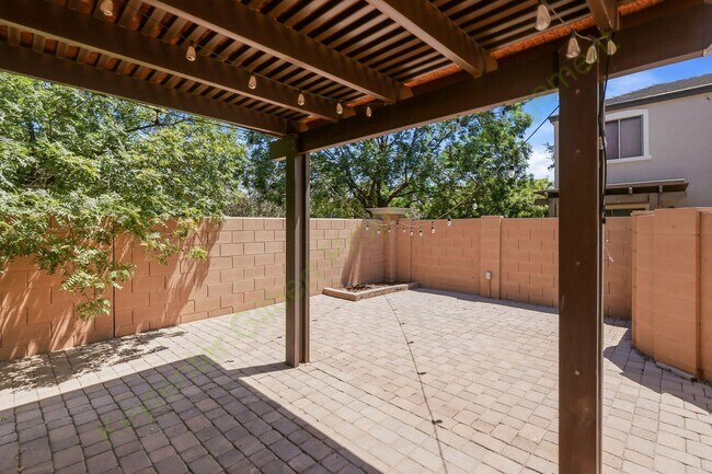 Building Photo - Beautiful Home in the Highly Desirable Lyon's Gate Community!