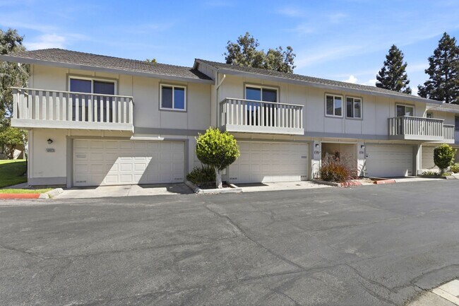 Building Photo - Northpoint Townhome