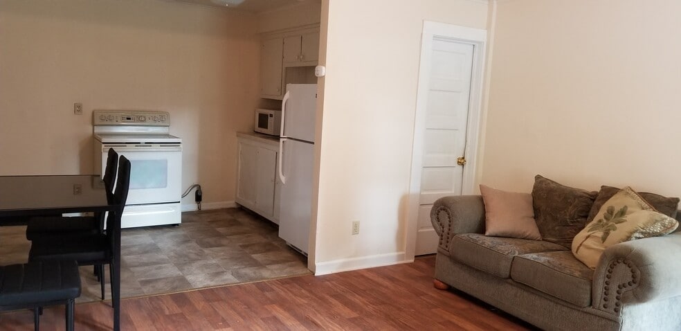 Kitchen - Unit 1A - 61 N Jones St