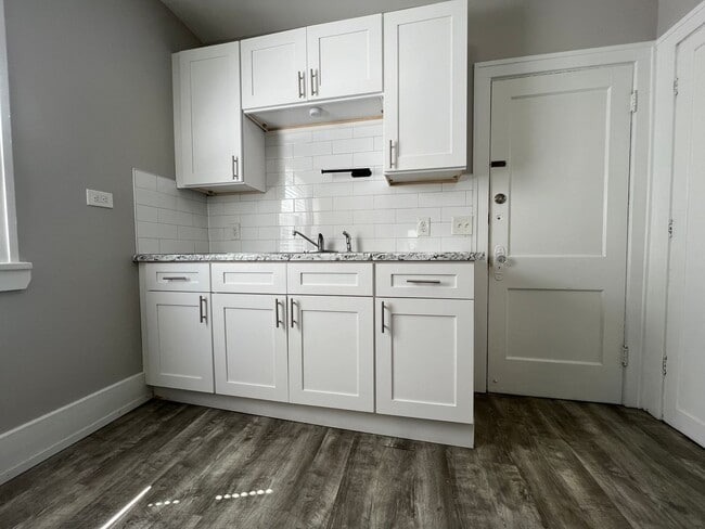 Building Photo - 2186 Wascana Ave