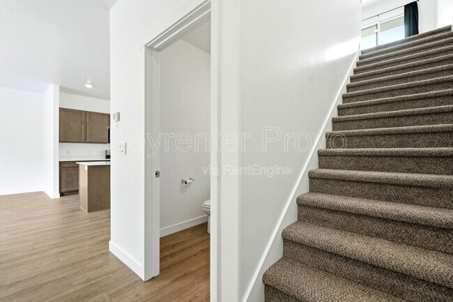 Building Photo - 371 E Levengrove Dr