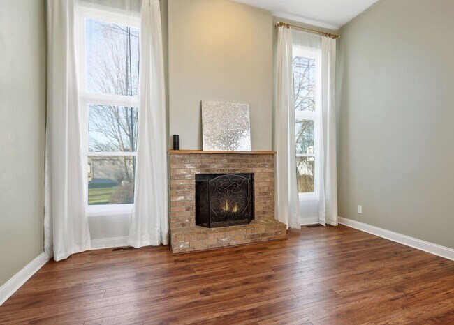 Building Photo - Pet-Friendly 3BR - 1/3.4 Home in Apple Val...