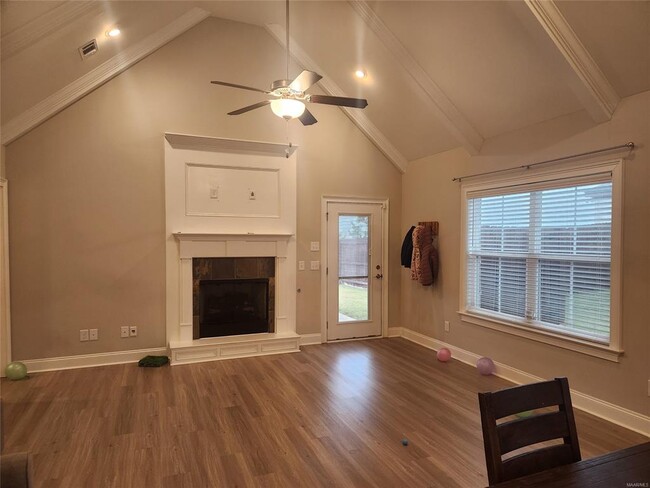 Building Photo - 105 Herman Dr