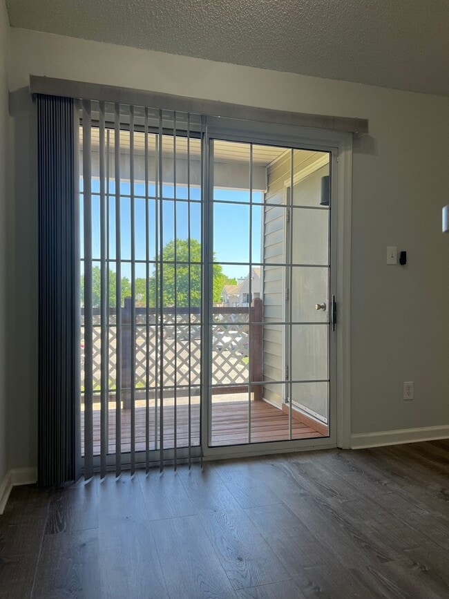 Building Photo - 233 B Lantana Ln
