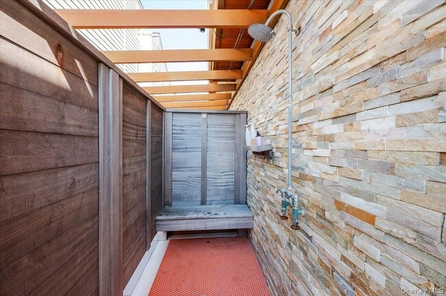 Building Photo - 11 Michigan St